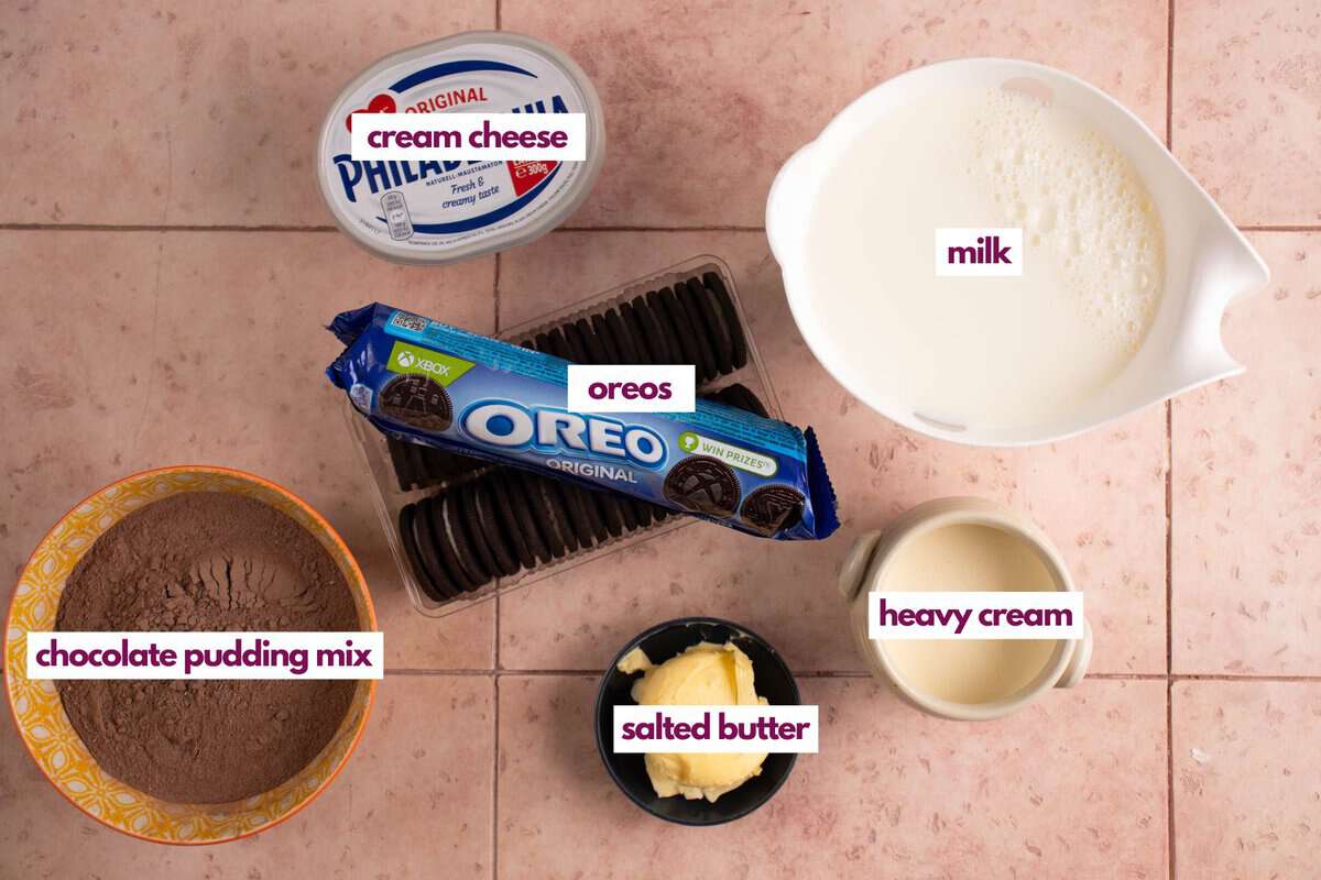 Ingredients needed to make Oreo dirt pie.