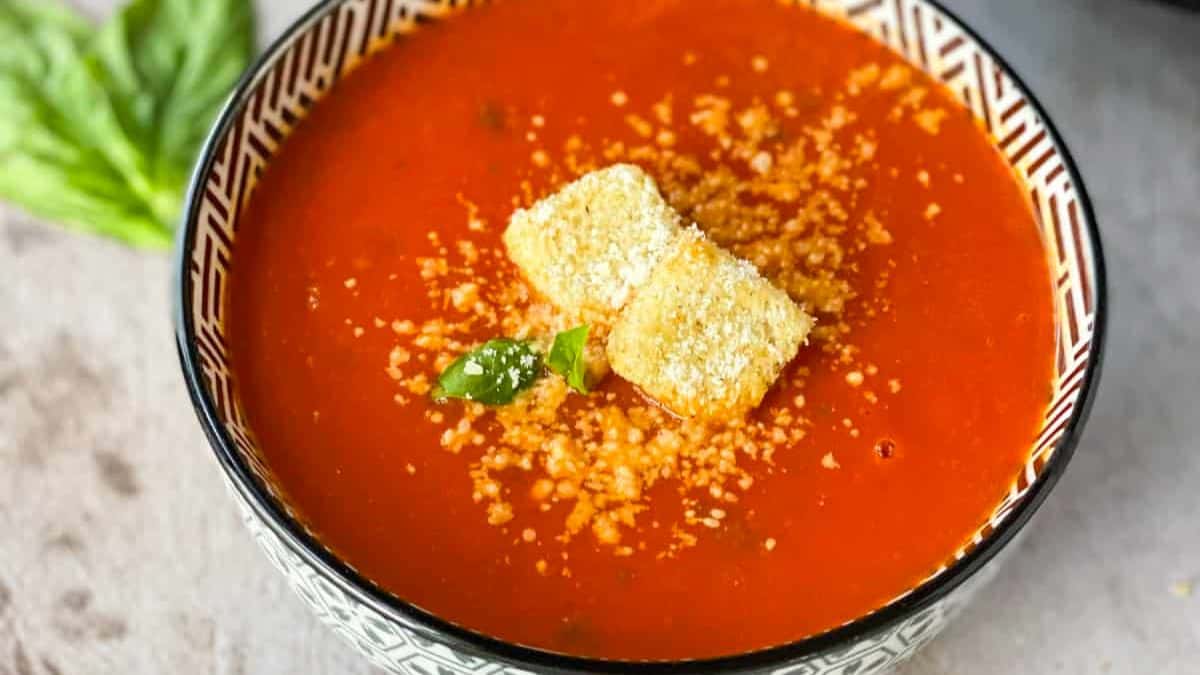 Easy Slow Cooker Tomato Basil Soup