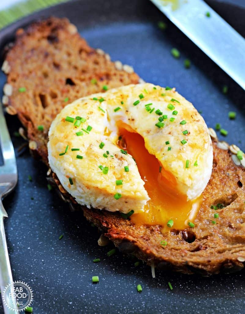AIR FRYER BAKED EGGS WITH CHEESE.