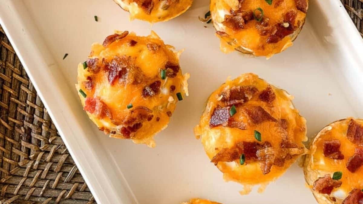 https://thefeatherednester.com/hash-brown-egg-cups
