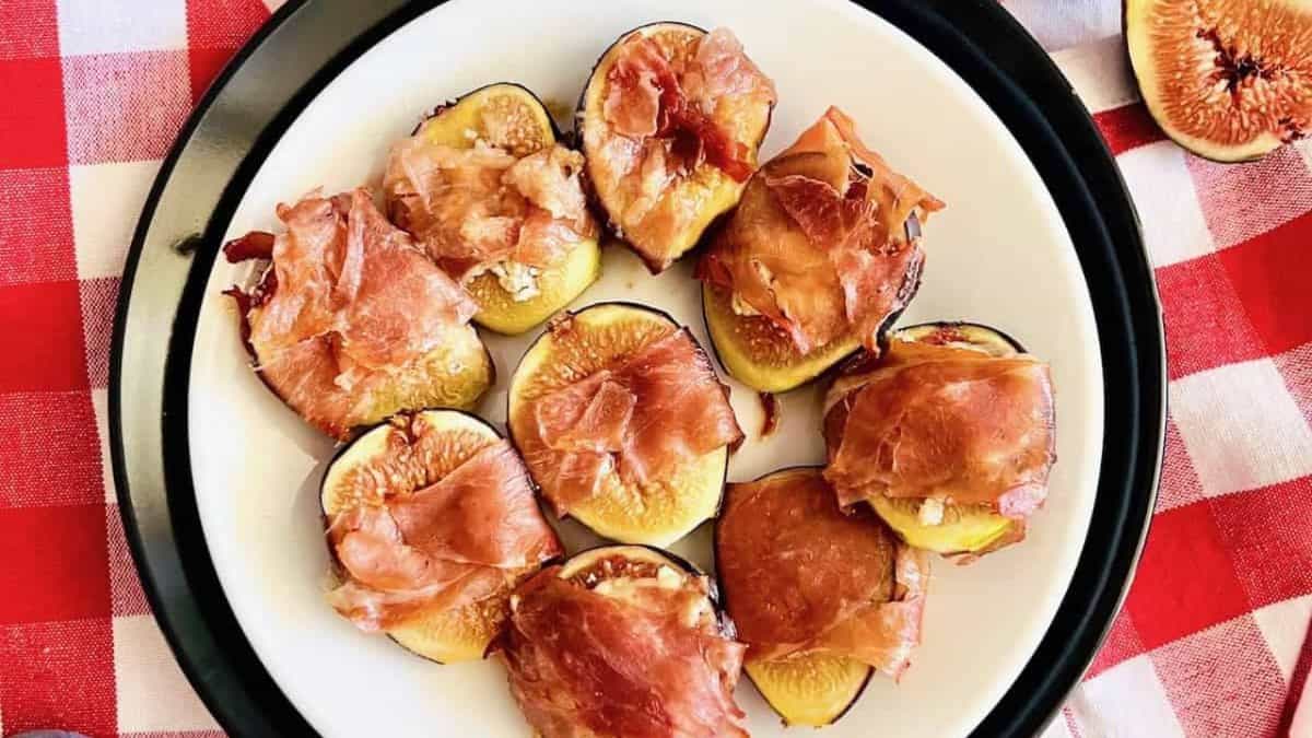 ROASTED PROSCIUTTO-WRAPPED FIGS.