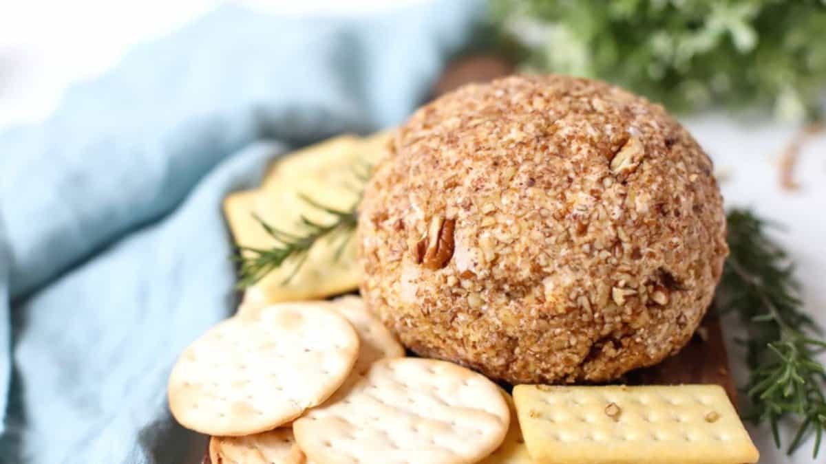 Blue Cheese and Pecan Cheese Ball.