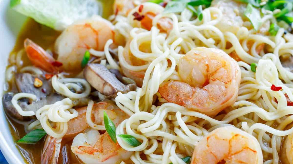 SRIRACHA SHRIMP RAMEN NOODLE SOUP.