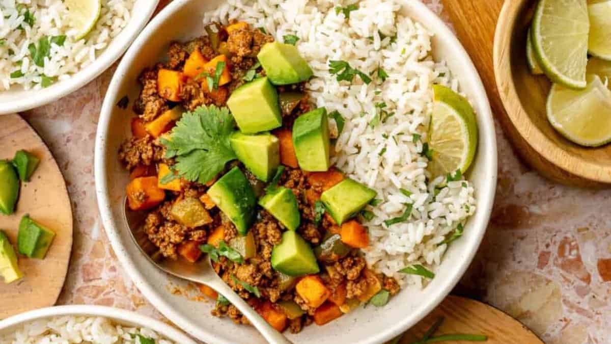 SWEET POTATO AND GROUND BEEF SKILLET.