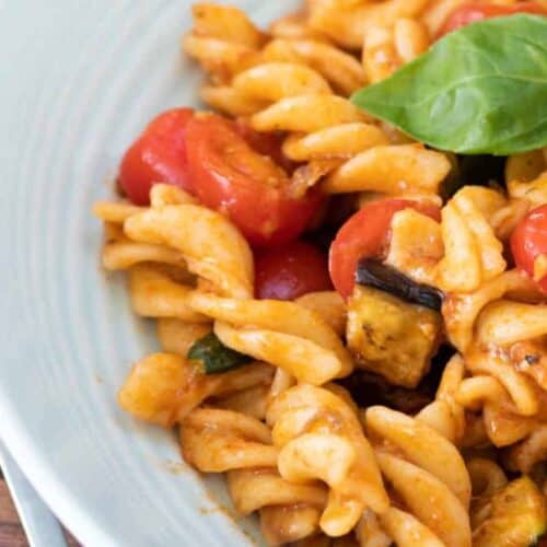 Red pesto pasta with veggies.