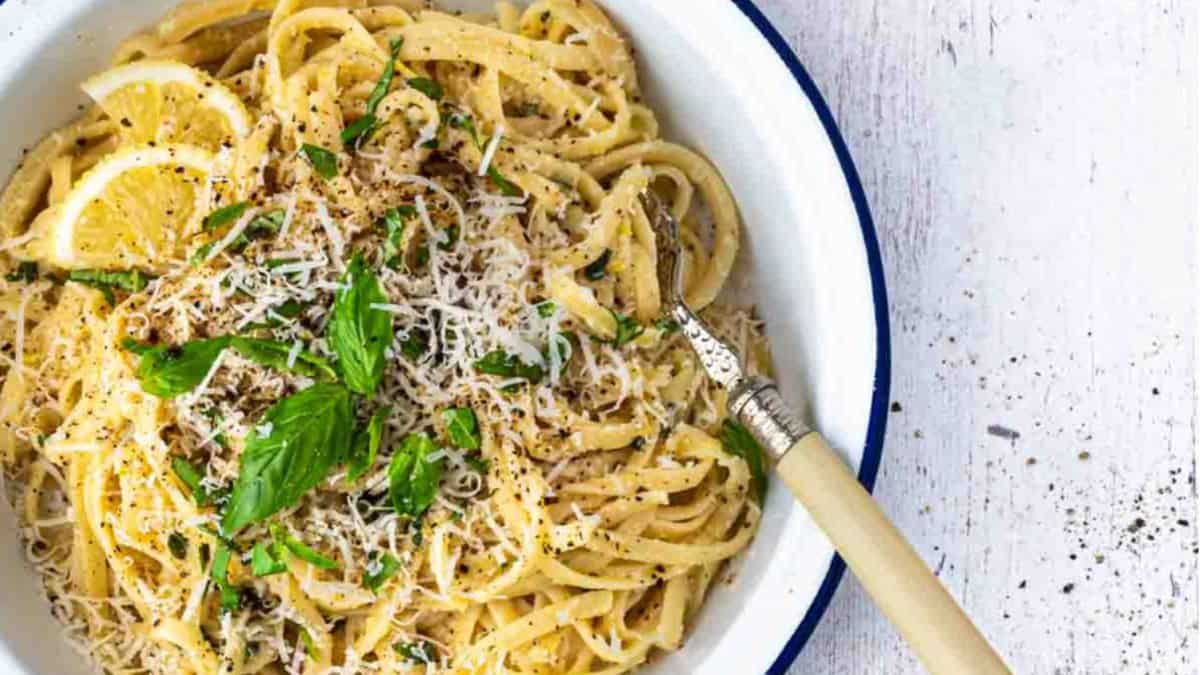 A plate of lemon garlic pasta.