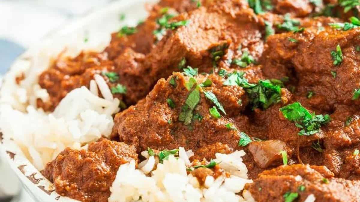 Chicken tikka masala served over white rice.