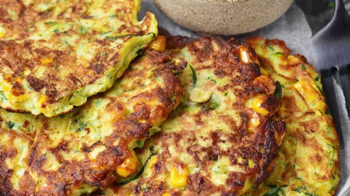 Zucchini fritters served with a dip.