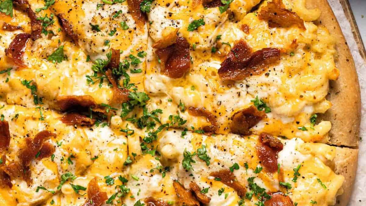 Whole mac and cheese pizza.