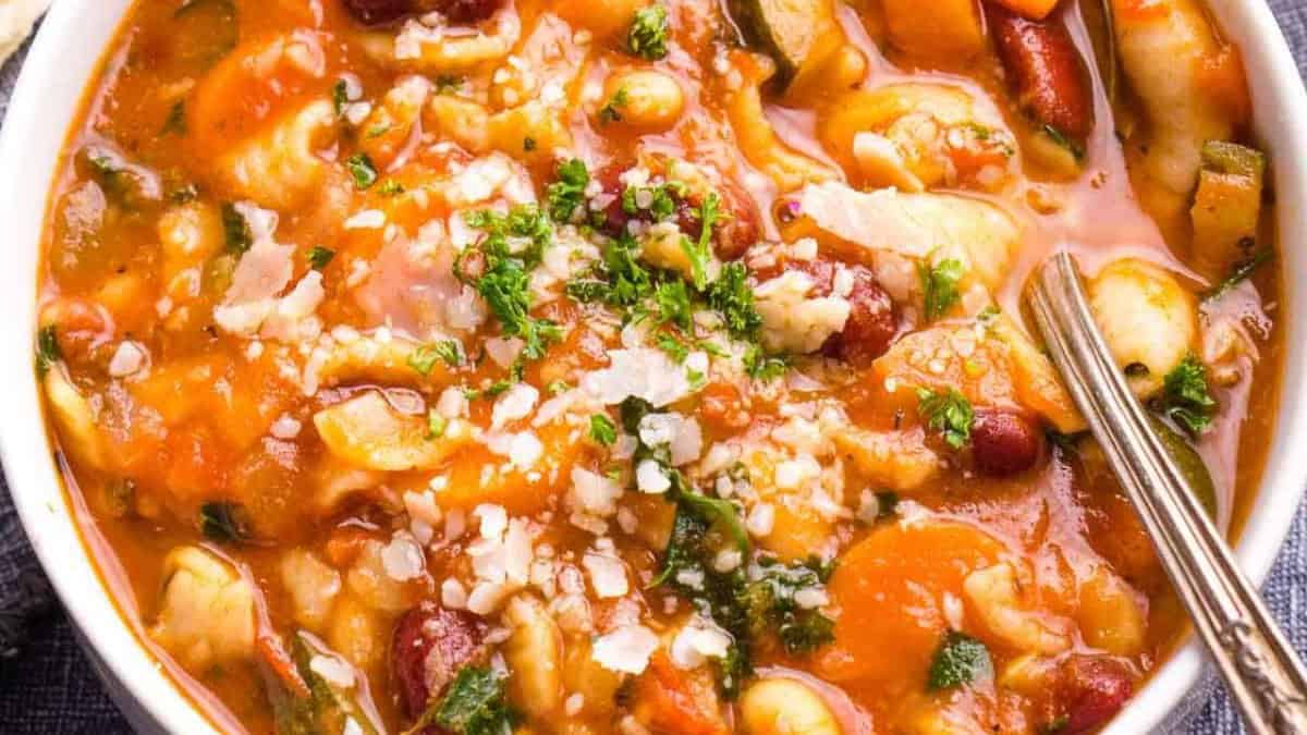 Minestrone Soup Recipe (Olive Garden Inspired).