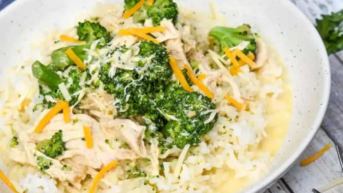 Slow Cooker Chicken & Broccoli Over Rice.