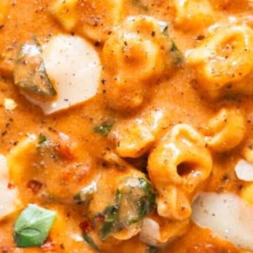 Tomat tortellini soup.