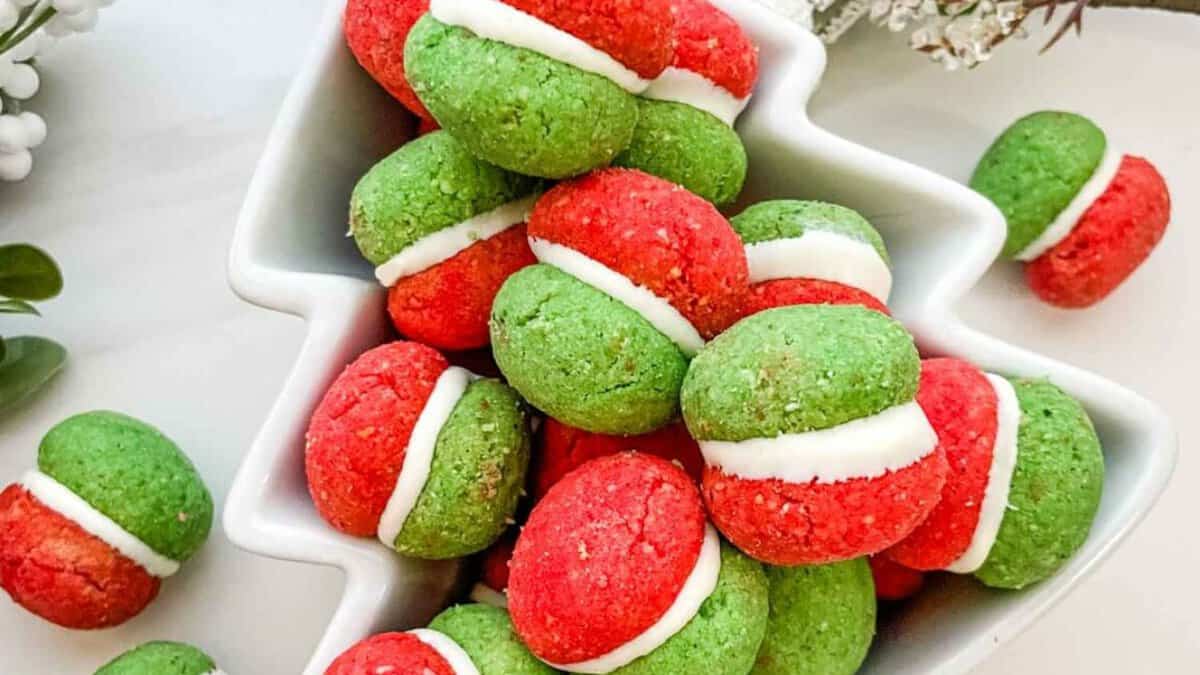 Christmas Baci di Dama Cookies.