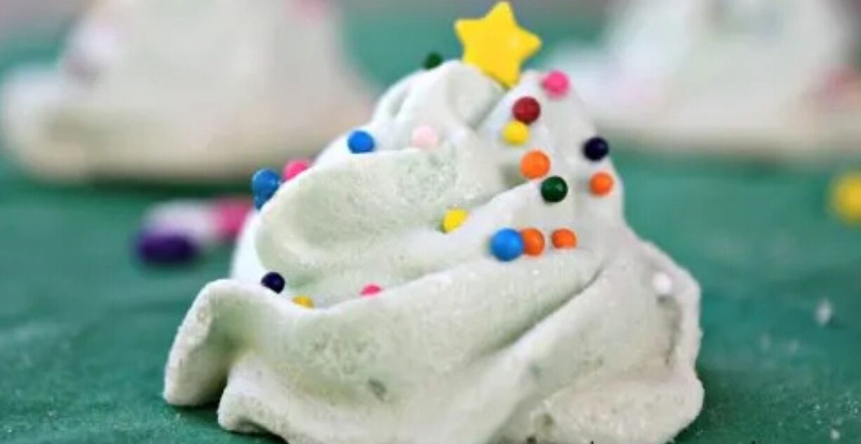 Christmas Tree Meringue Cookies.