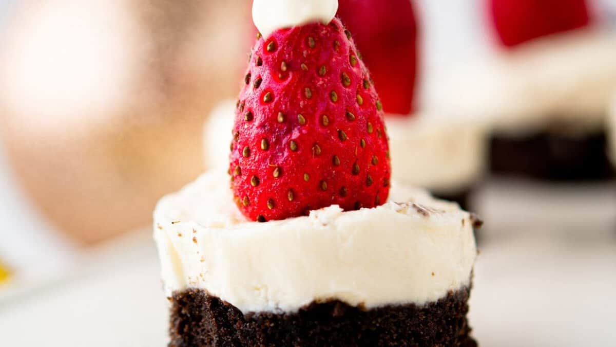 Santa Hat Cheesecake Bites (No Bake).