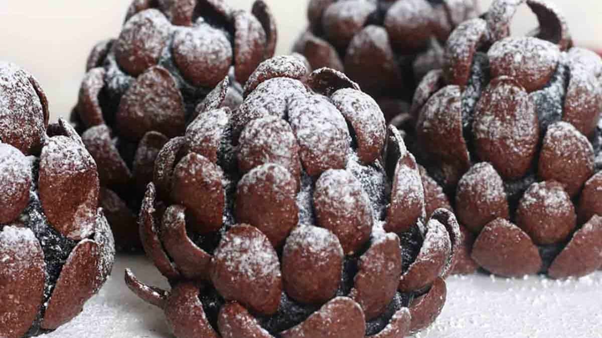 Snowy Oreo Pinecones.