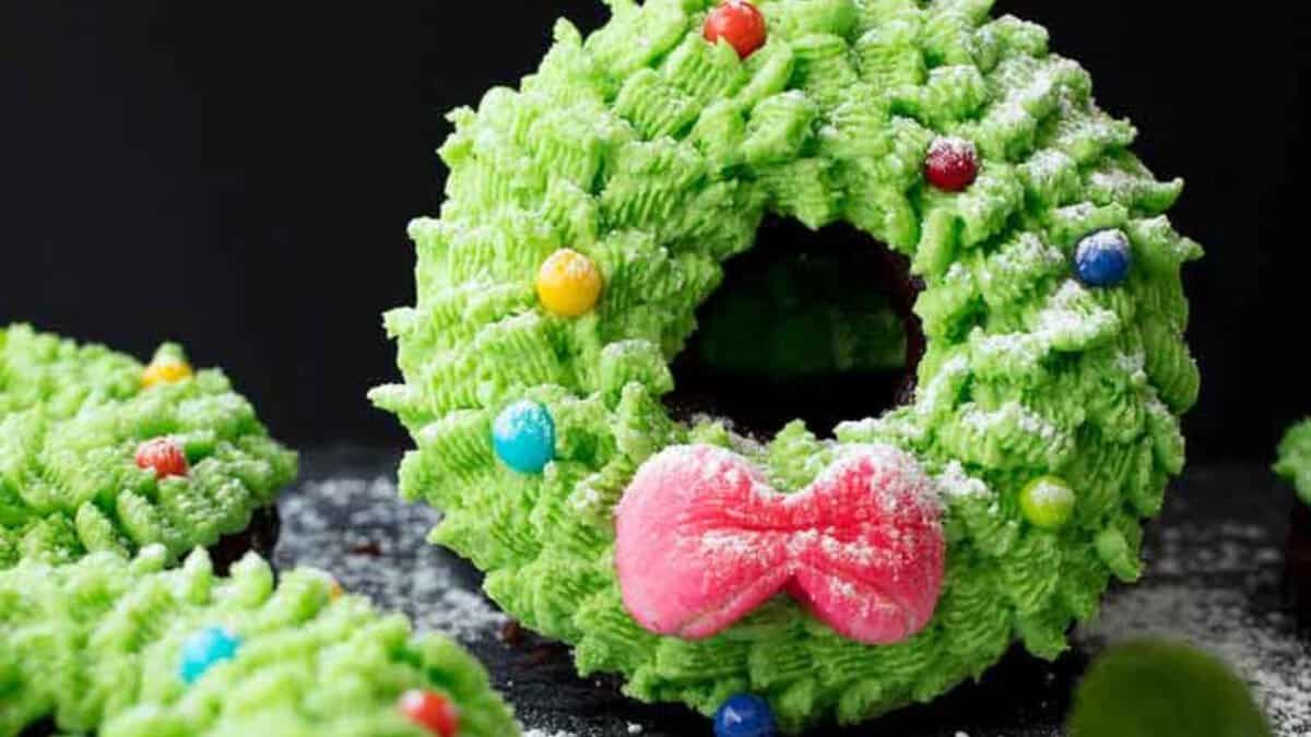Vegan Mini Wreath Cakes.