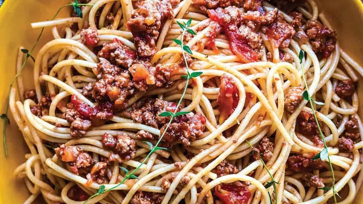 Greek Spaghetti with Meat Sauce-Makaronia me Kima.