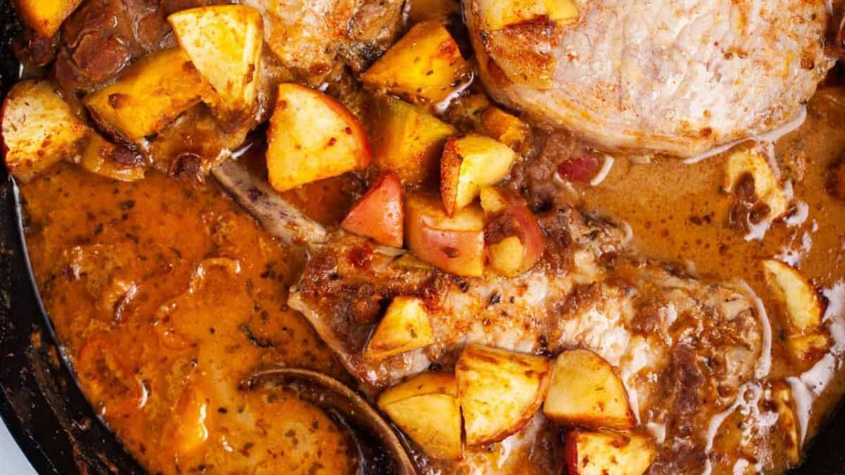 Juicy Cast Iron Pork Chops With Apples And Squash.