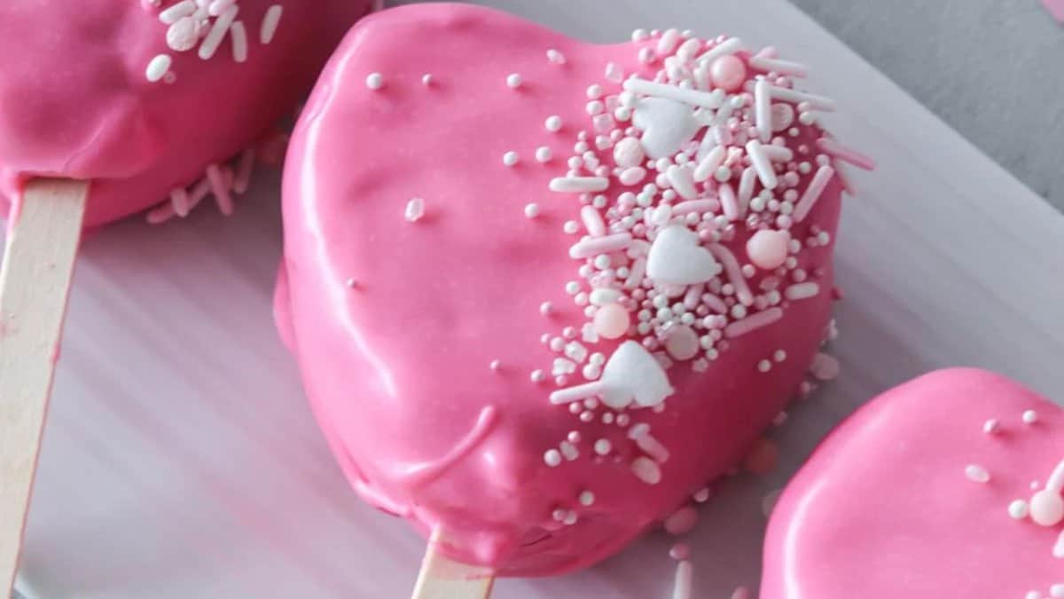 Pink Heart Cake Pops.