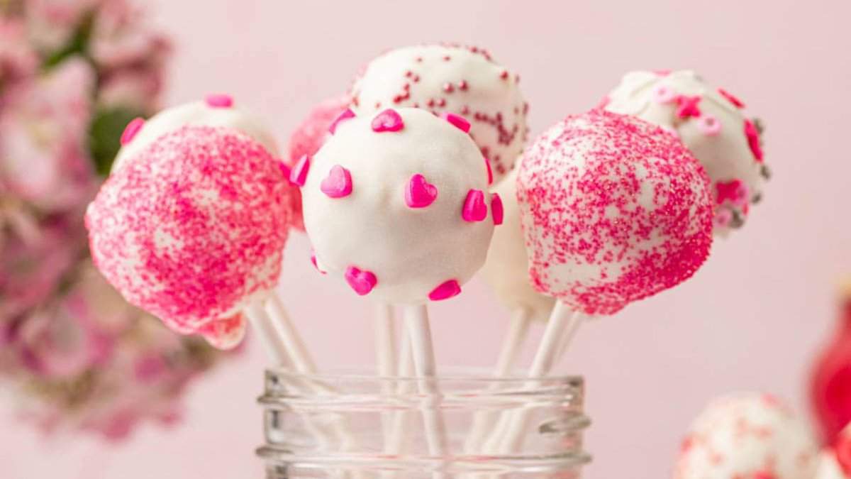 Valentine Cake Pops.