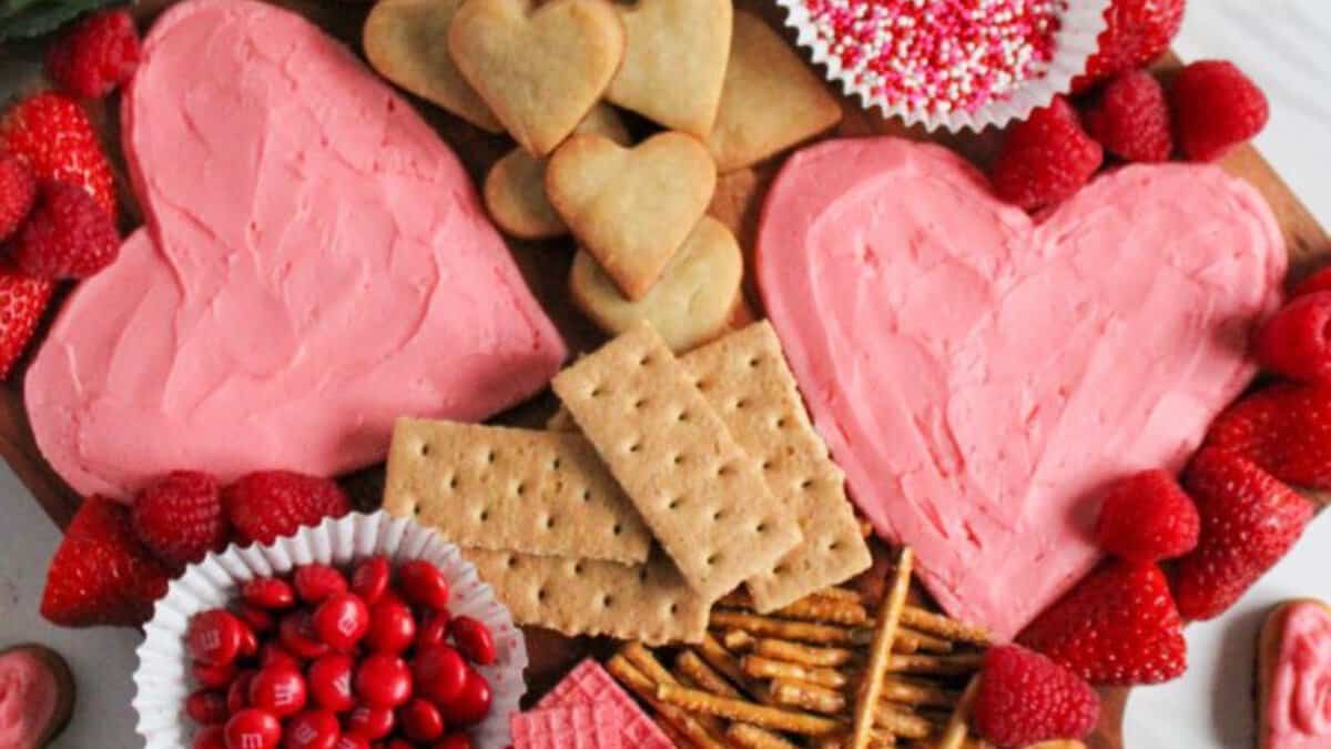 Valentine’s Day Buttercream Dipping Board.