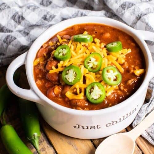 A bowl of chili.