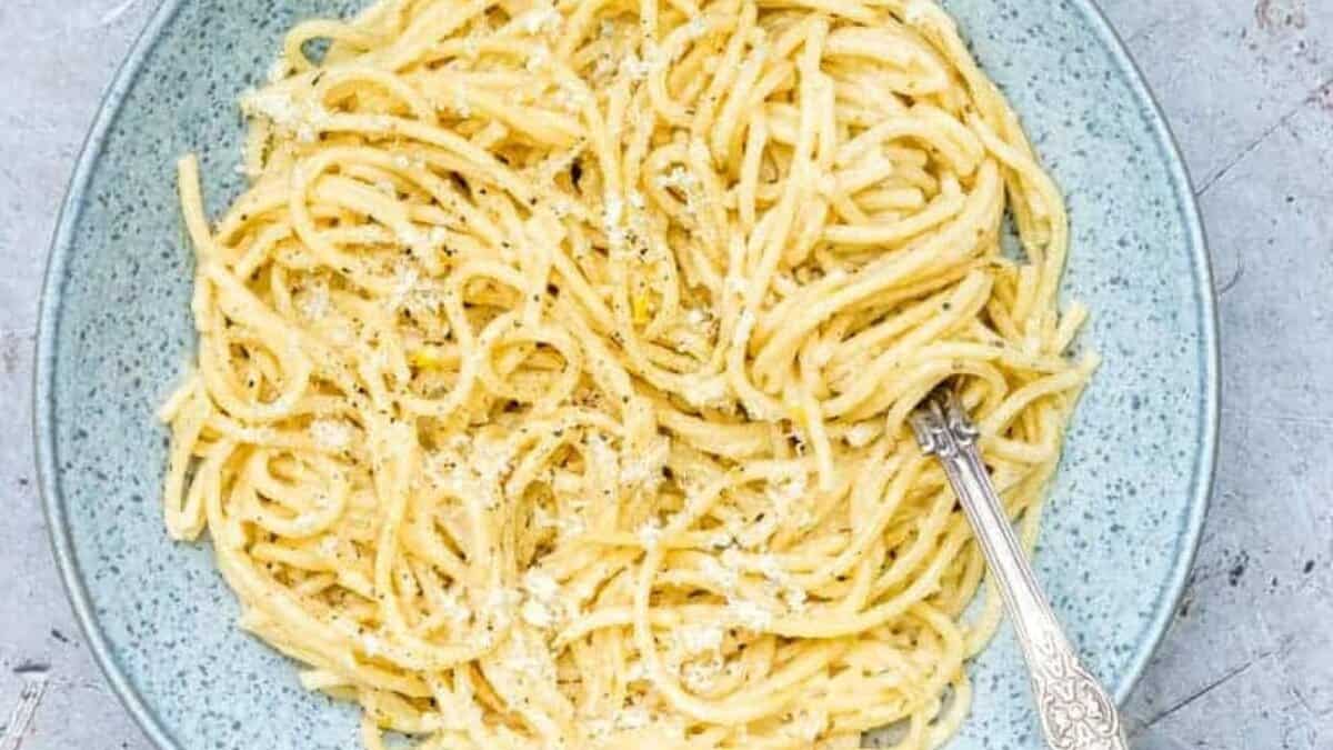 Instant Pot Cheesy Garlic Butter Spaghetti.