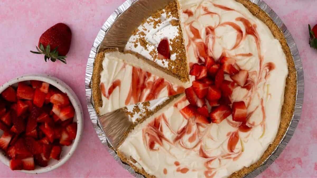 No Bake Strawberry Cheesecake Pie.