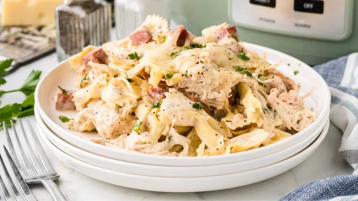 Slow Cooker Chicken Cordon Bleu Pasta.