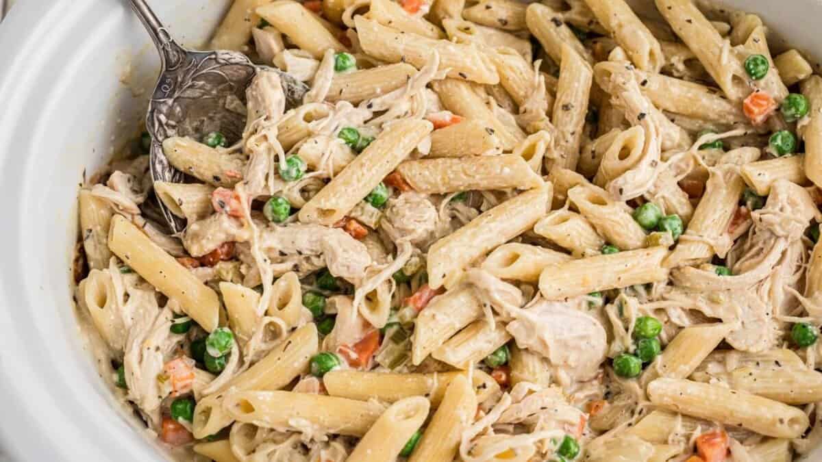 Slow Cooker Chicken Pot Pie Pasta.