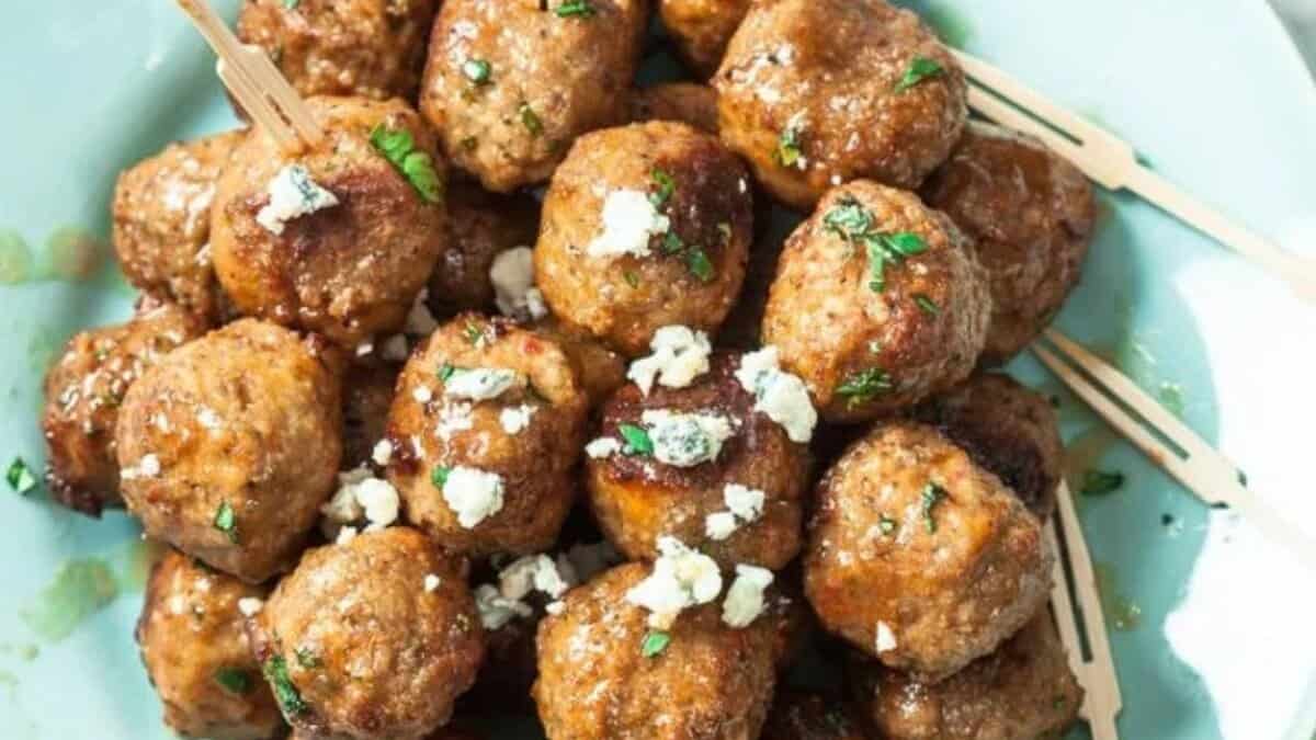 4-Ingredient Crock Pot Buffalo Meatballs.