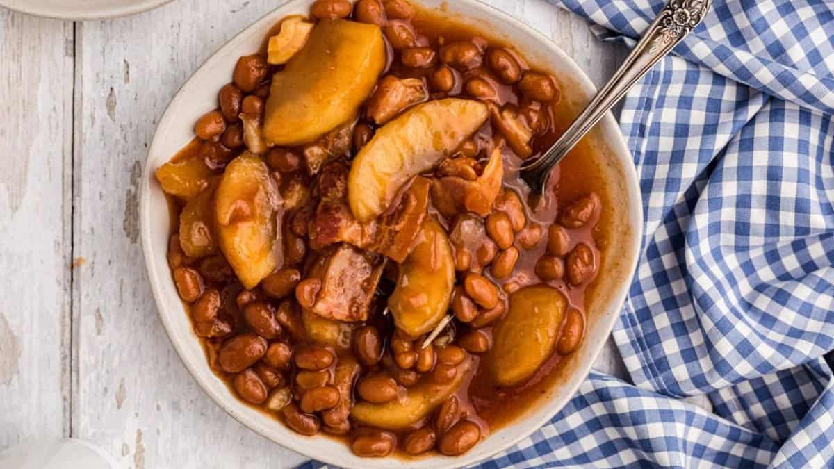 Slow Cooker Apple Pie Baked Beans.