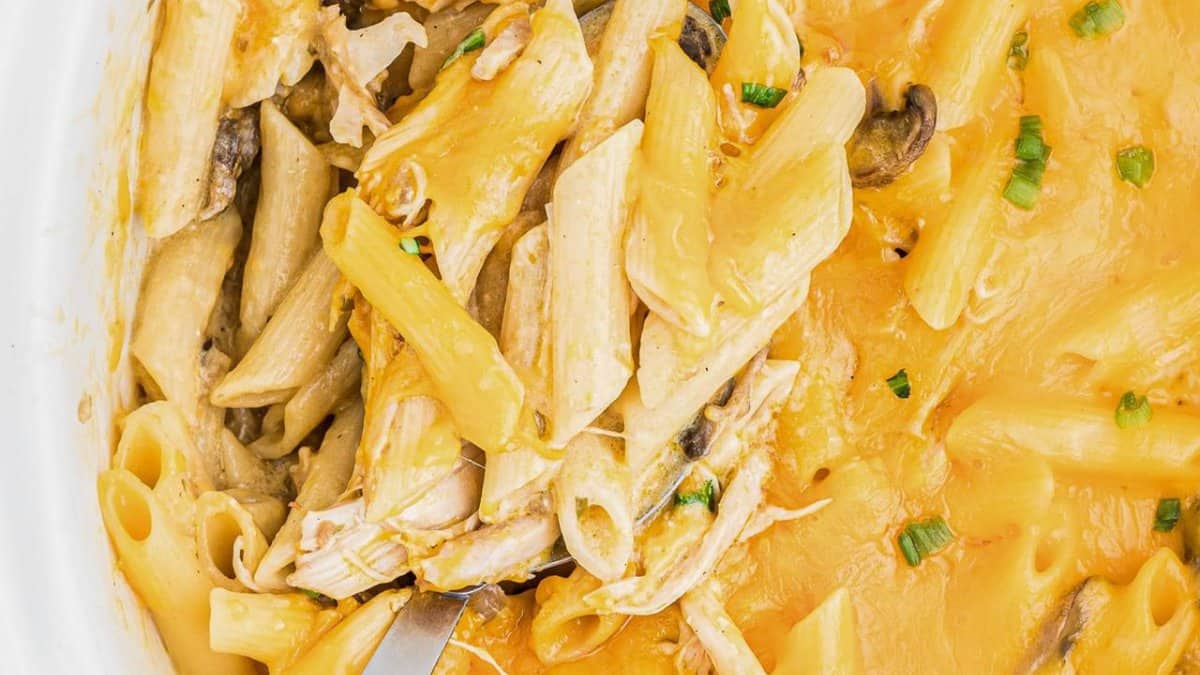 Slow Cooker Cheesy Chicken Penne.