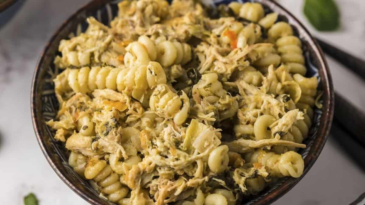 Slow Cooker Chicken Spinach Artichoke Pasta.