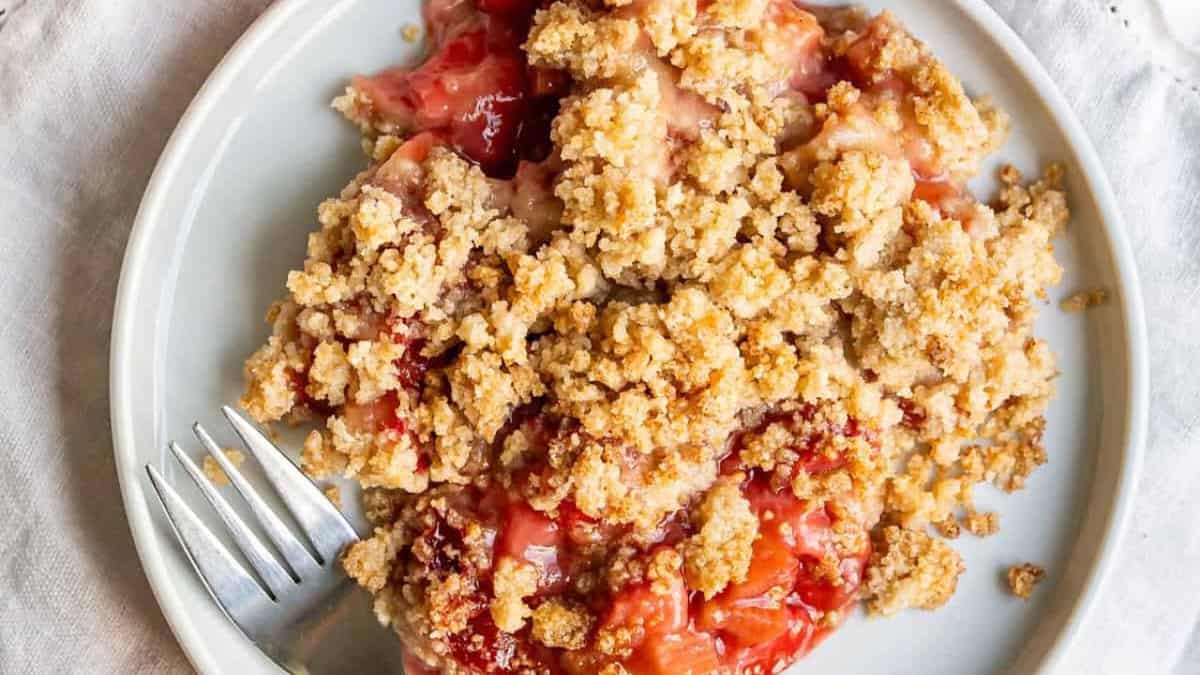 Strawberry Rhubarb Crumble.