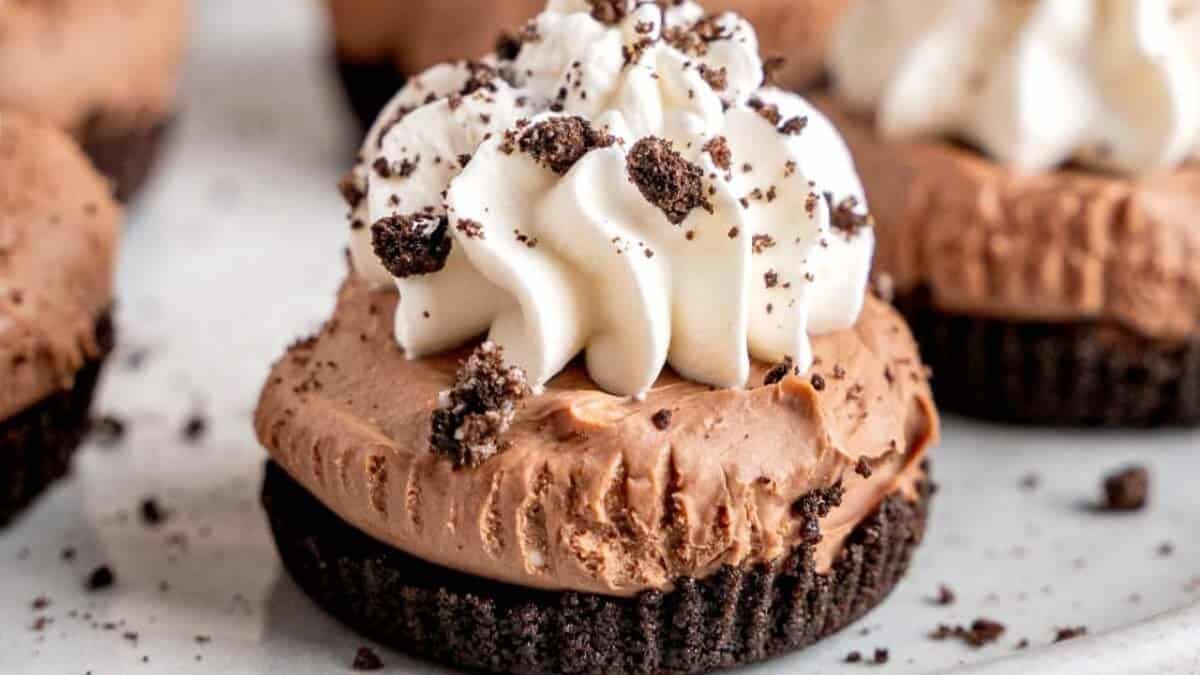 5 Ingredient No-Bake Mini Chocolate Cheesecakes.