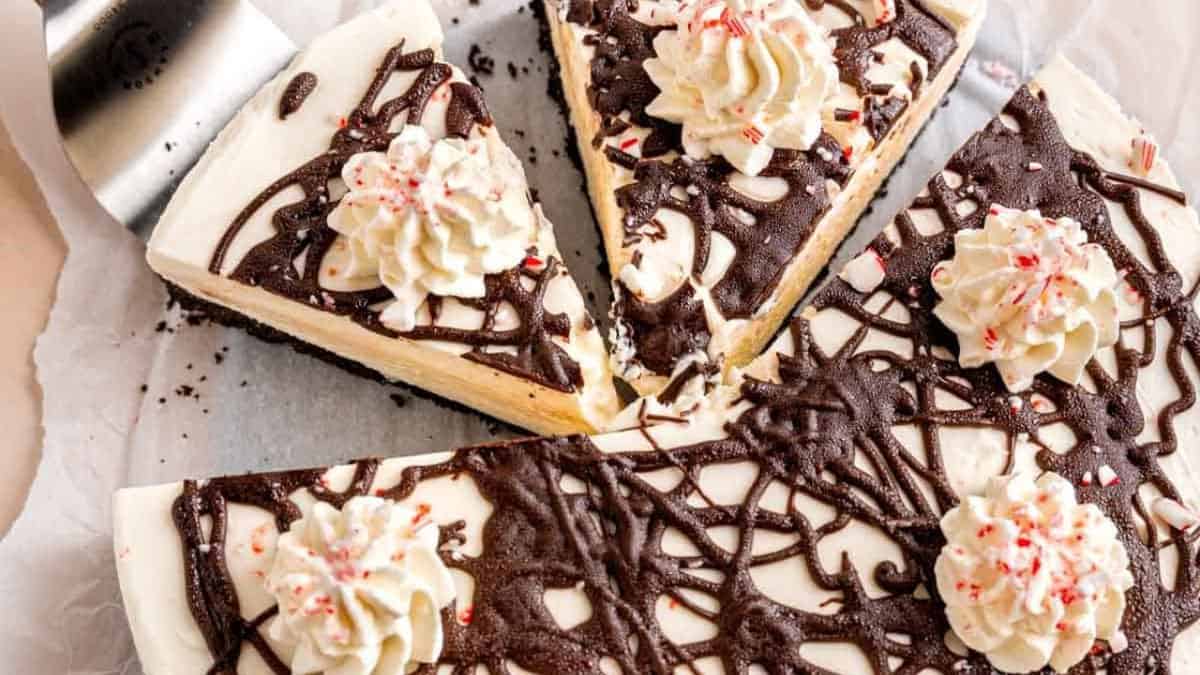 Easy No Bake Peppermint Cheesecake.