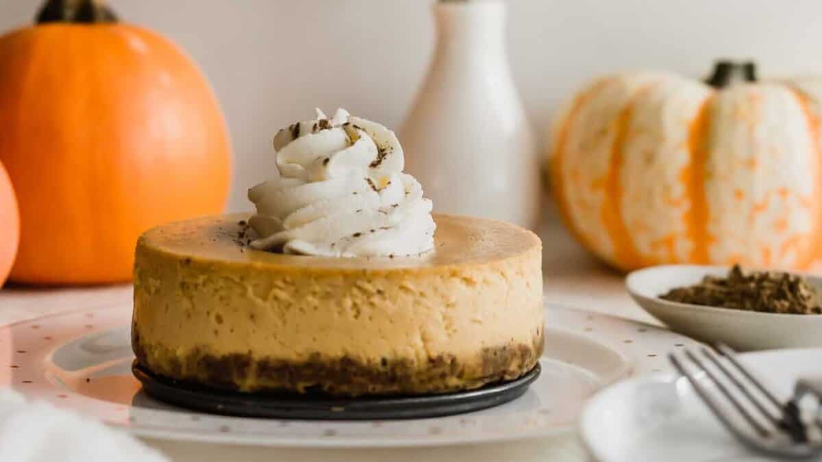 Mini Pumpkin Hojicha Cheesecake.