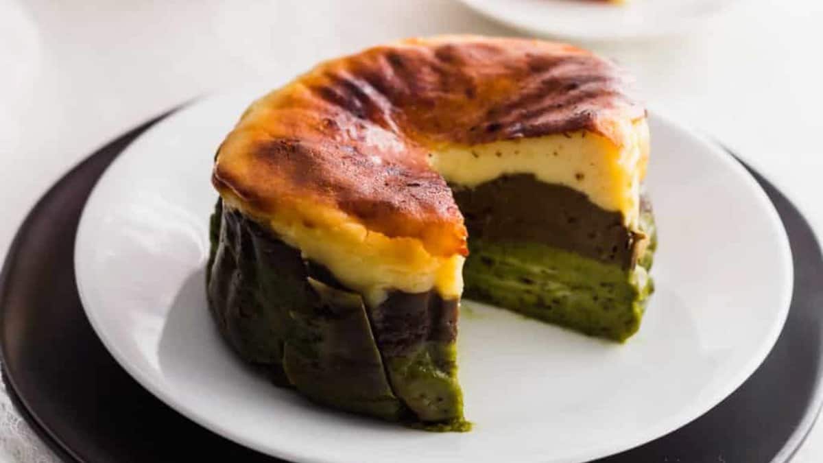 Mini Triple Layer Matcha & Hojicha Burnt Basque Cheesecake.