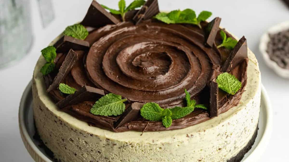 No-Bake Vegan Mint Chocolate Chip Cheesecake.