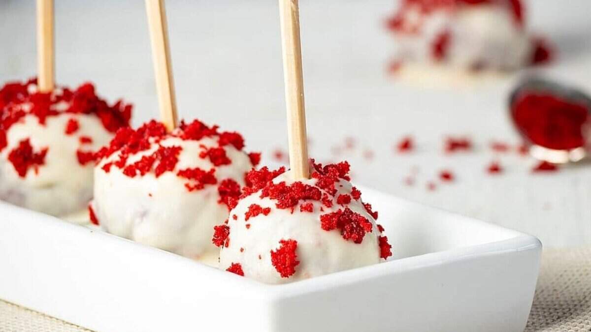 Red Velvet Cake Pops.