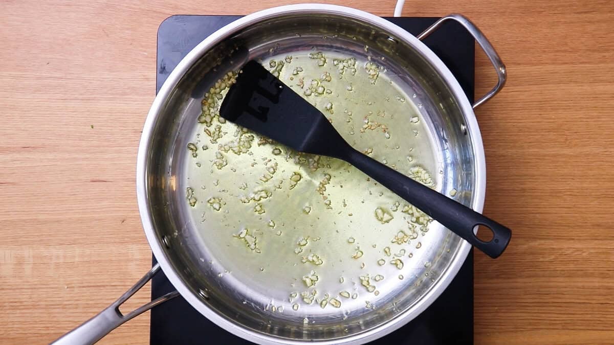 Sauteing garlic in olive oil to make an easy tomato sauce.
